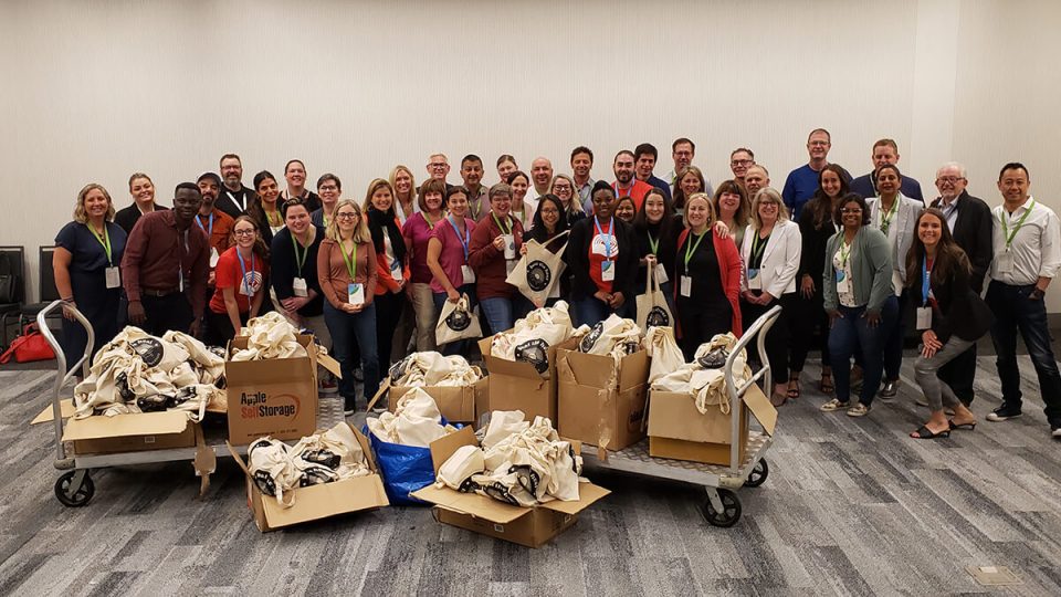 Huge group photo of volunteers